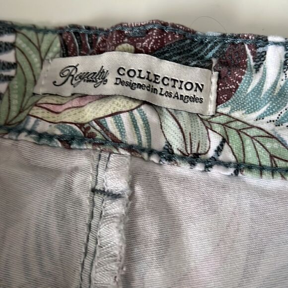 Royalty for Me Collection Floral Cuff Cotton Blend Shorts Women's Size 18 NWT - Picture 7 of 15